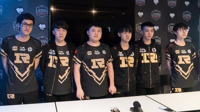 他在禁区内 他在禁区内